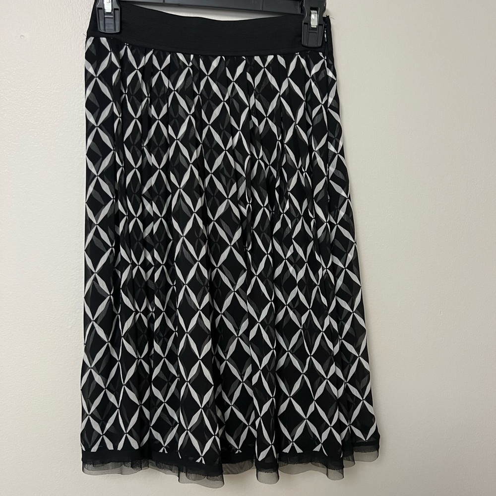 White House Black Market Black and White Geometric minimalist Midi A-Line Skirt
